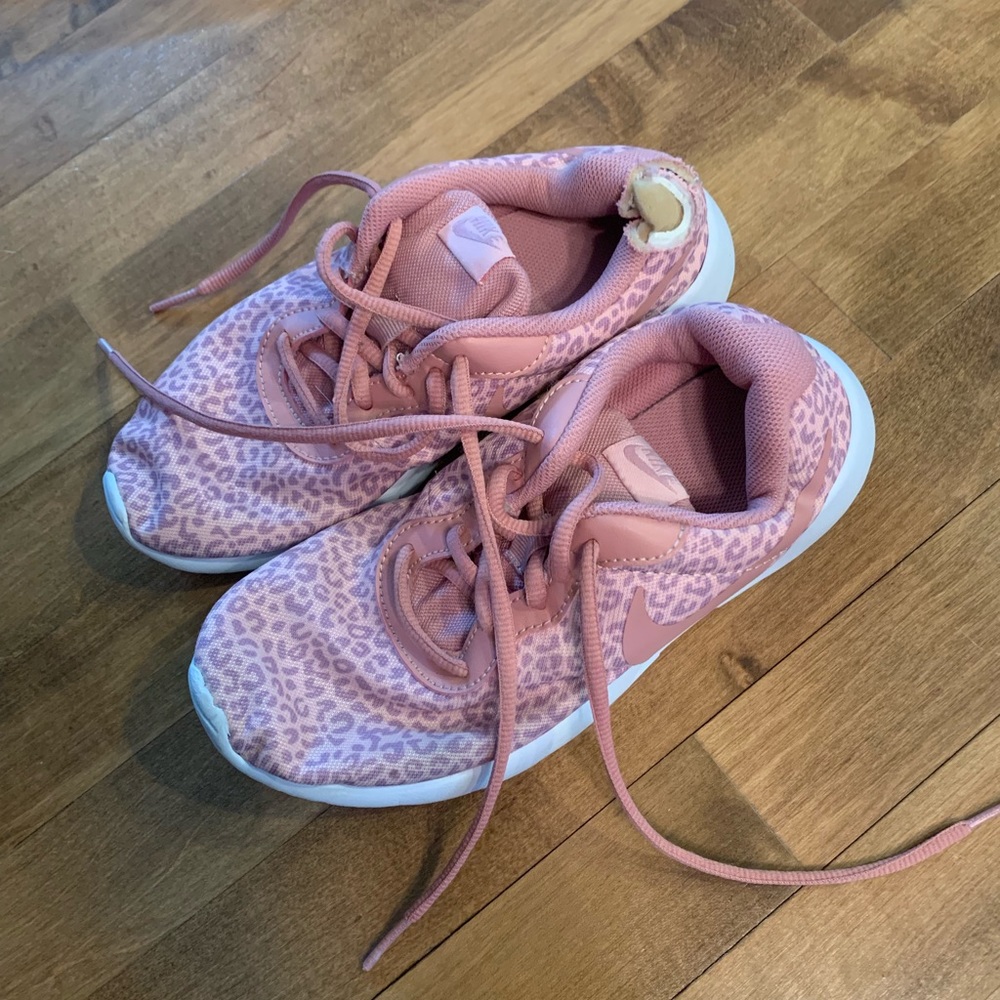 Girl’s Nike Shoes Size 4